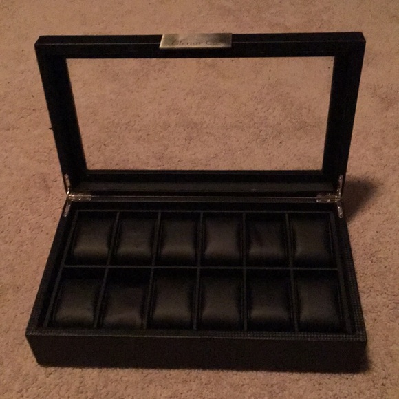 Watch display - Picture 2 of 2